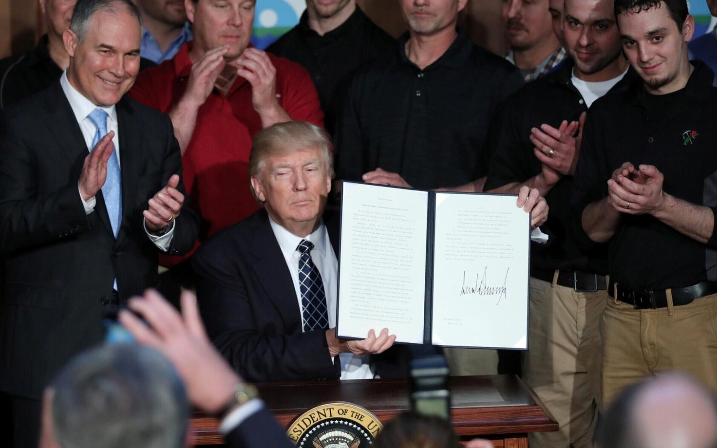 President Donald Trump allkirjastatud määrusega.