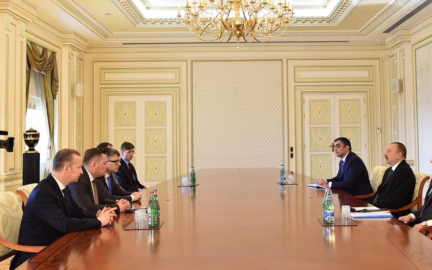 Boroditš ja Korb kohtumas Alijeviga.