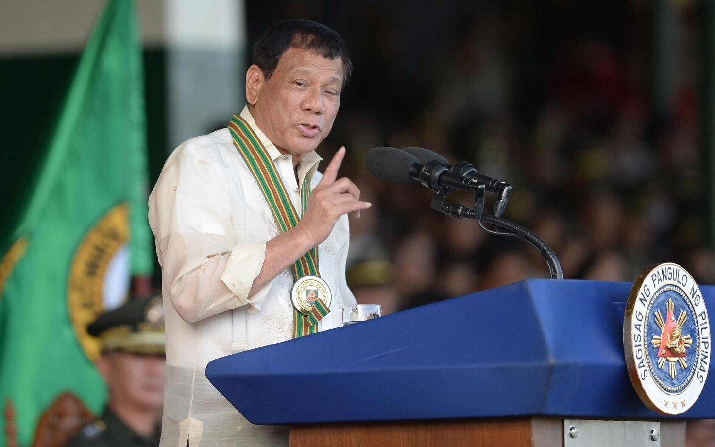 Filipiinide president Rodrigo Duterte 4. aprillil sõjaväelastele kõnet pidamas.