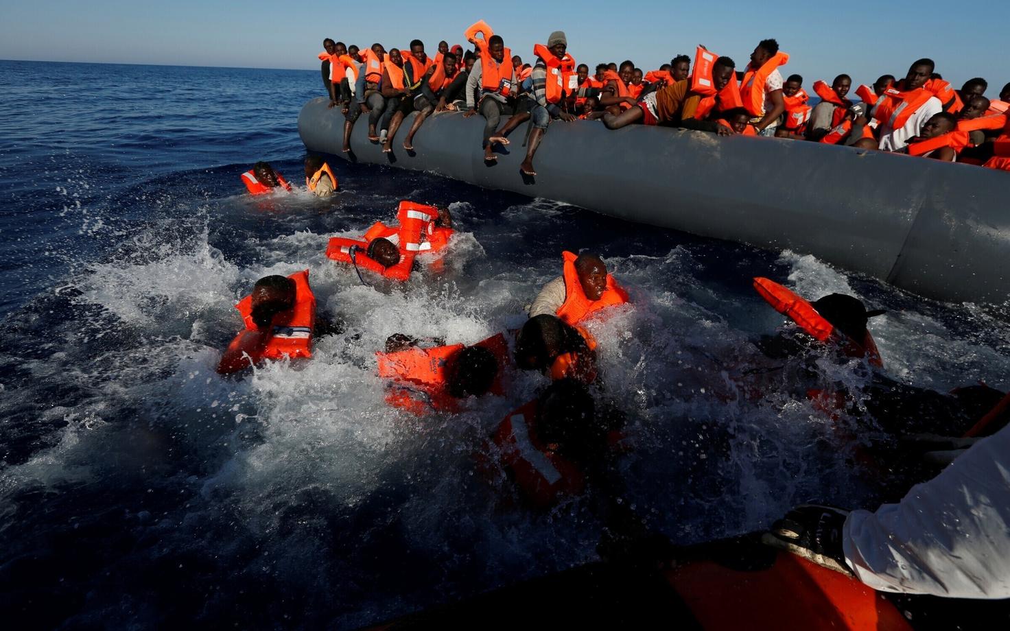 Päästelaevad korjasid Vahemerel kokku üle 2000 migrandi.