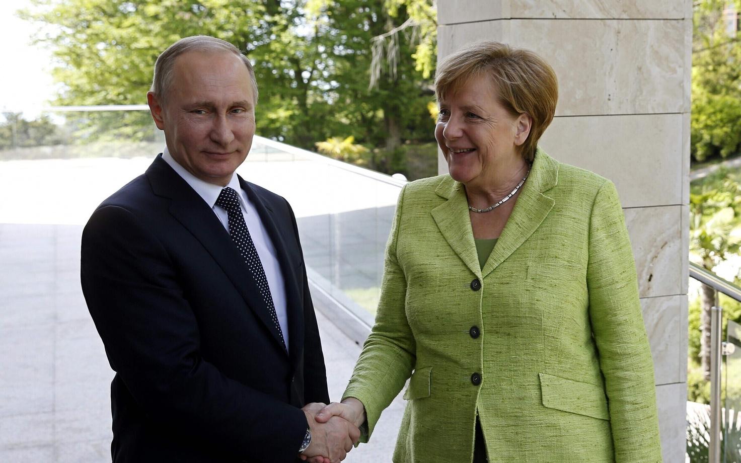 Президент РФ Владимир Путин и канцлер ФРГ Ангела Меркель.