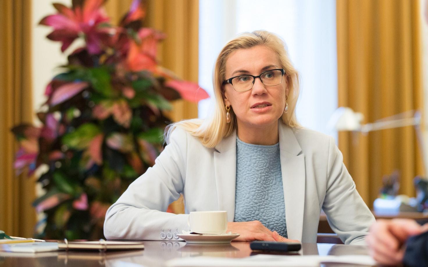 Minister of Economic Affairs and Infrastructure Kadri Simson (Center).