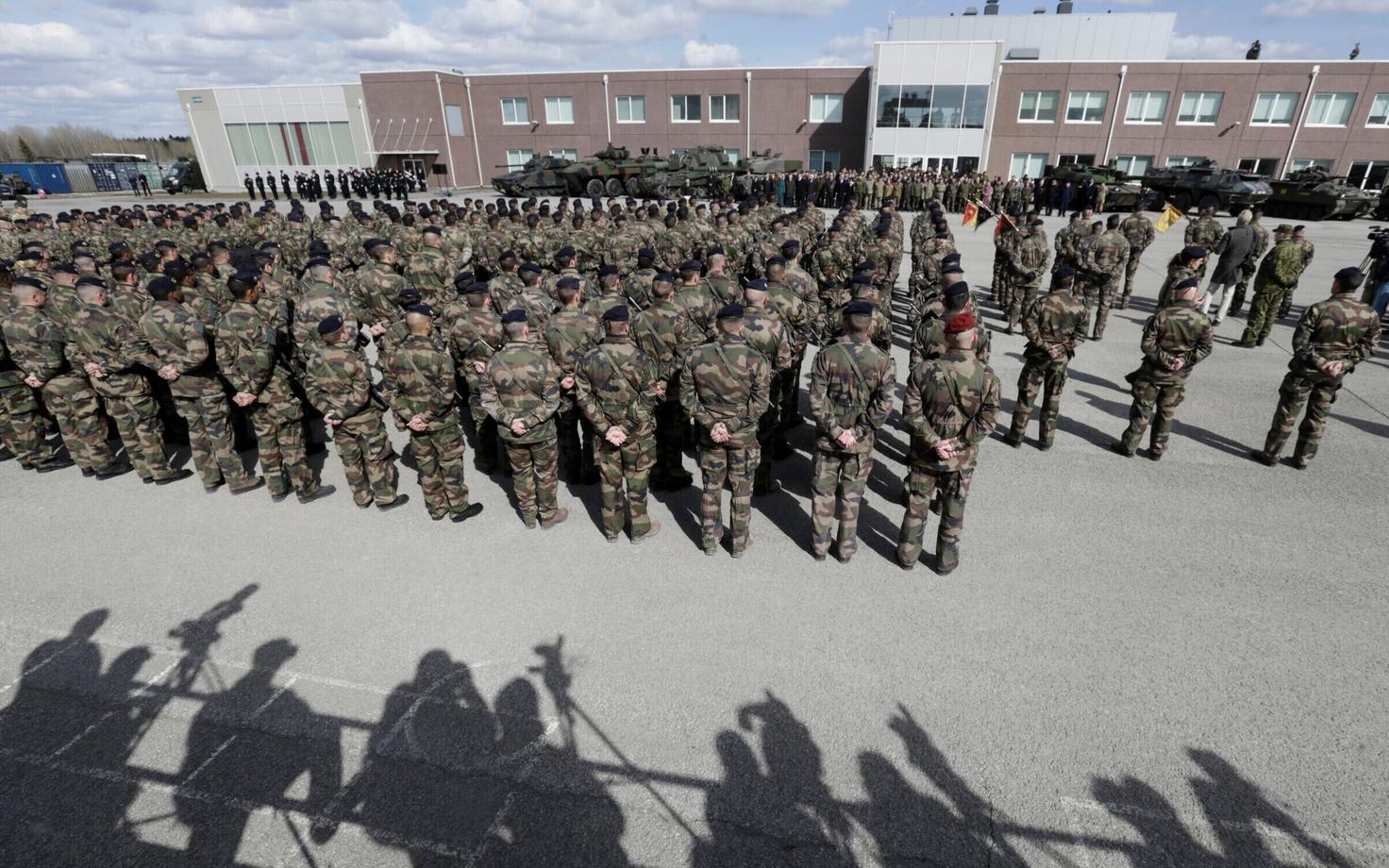 Briti ja Prantsuse sõdurid Tapa baasis.