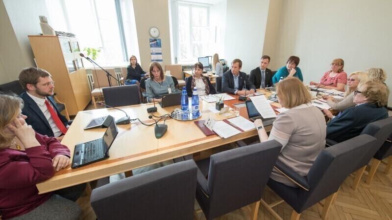 Комиссия по социальным делам инициирует законопроект для устранения недостатков реформы трудоспособности.