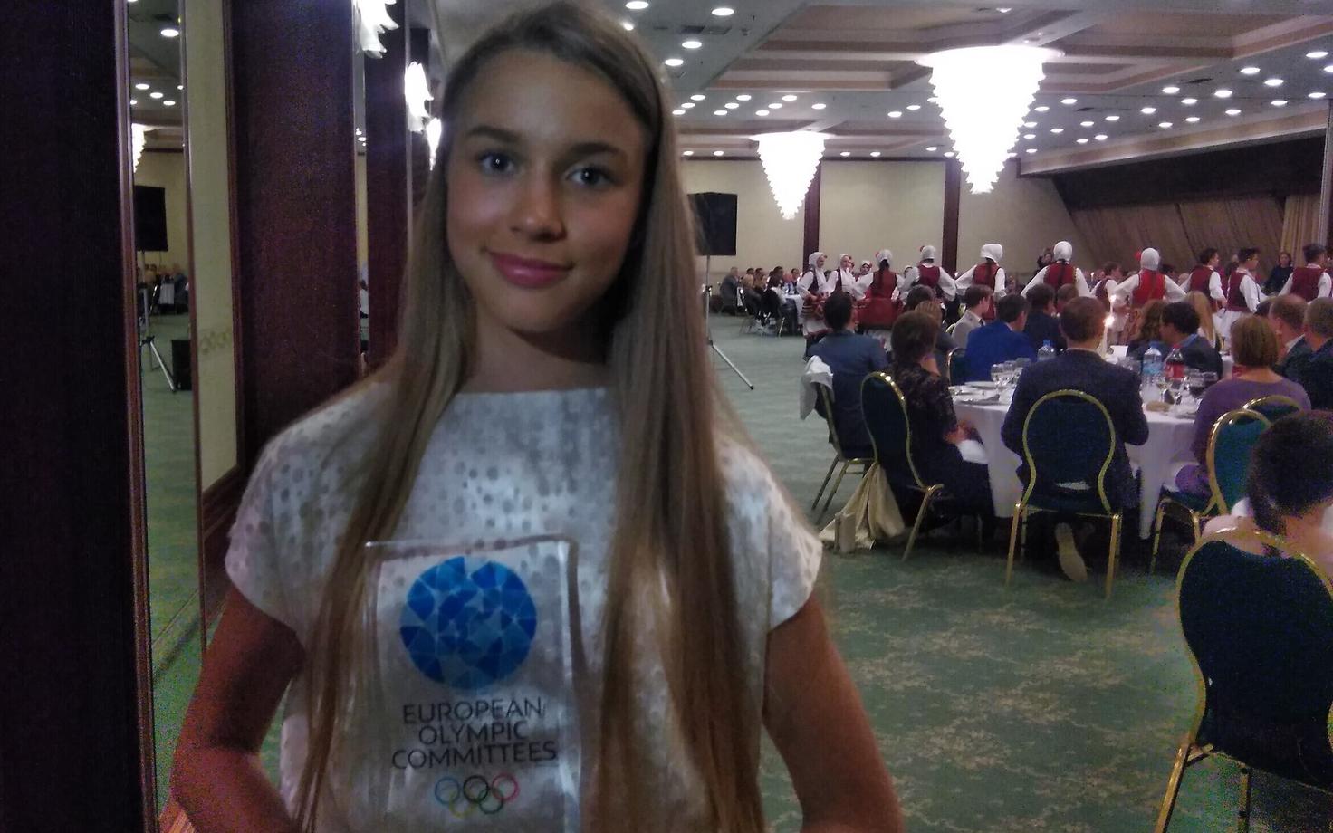 Келли Сильдару.