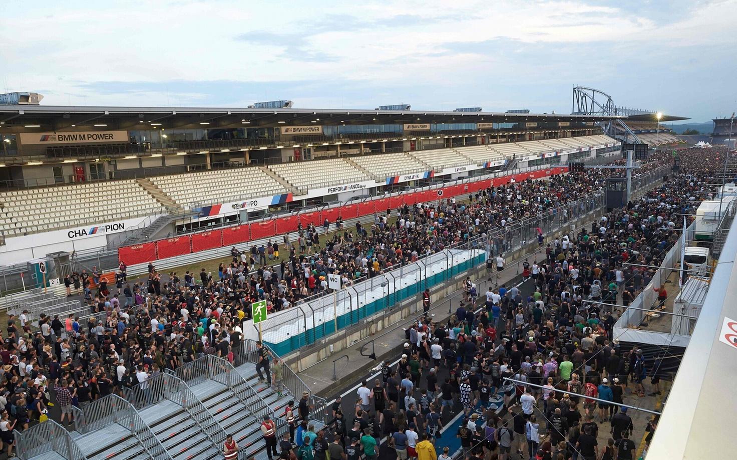 Эвакуация гостей фестиваля Rock am Ring.