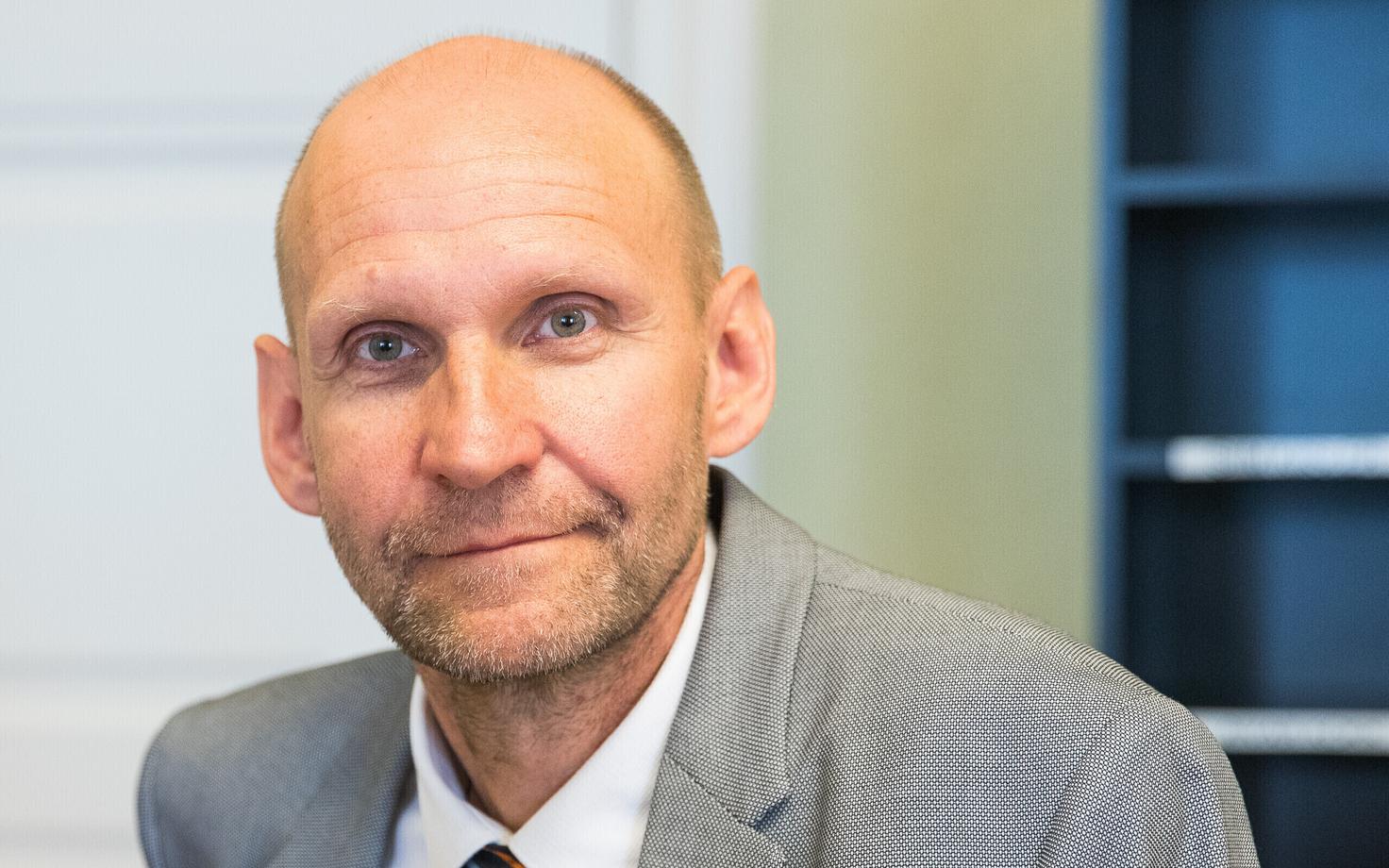 Хелир-Валдор Сеэдер.