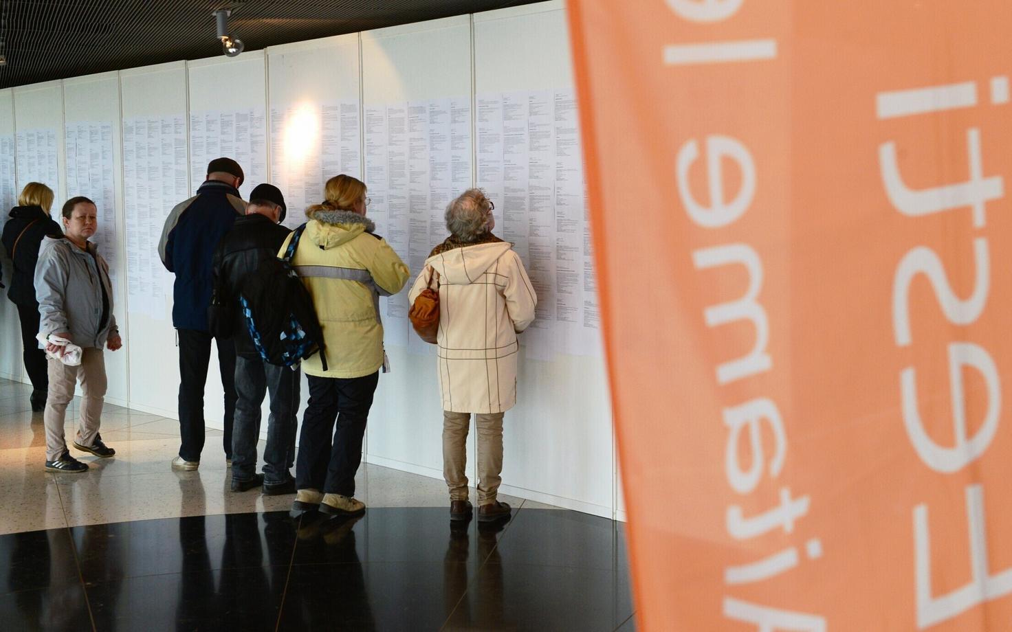 People reading job ads at a job fair in Tartu. April 2017.