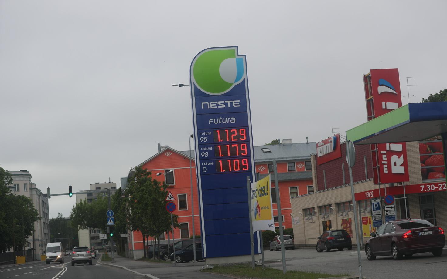 Из-за роста цен на бензин продавцы топлива теряют прибыль.