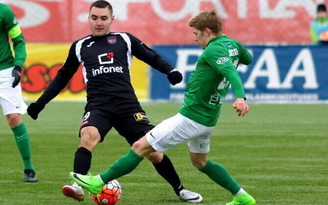 Альберт Проза (в черном) возглавляет список лучших бомбардиров чемпионата Эстонии.