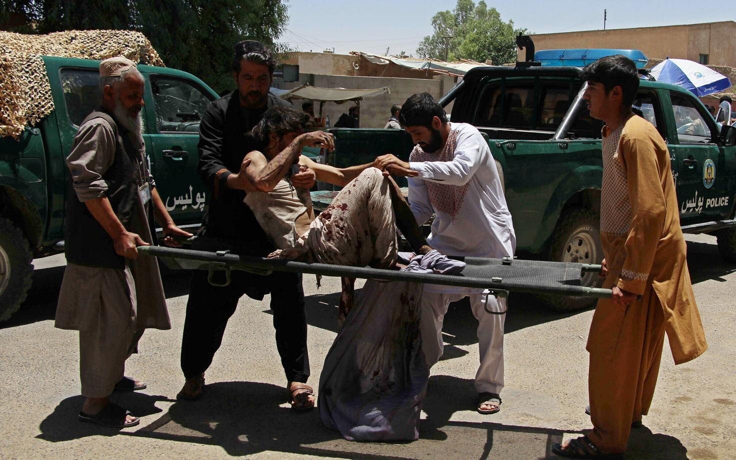 Lashkar Gah linnas kärgatas 22. juunil pangahoone juures autopomm, paarkümmend inimest hukkus.