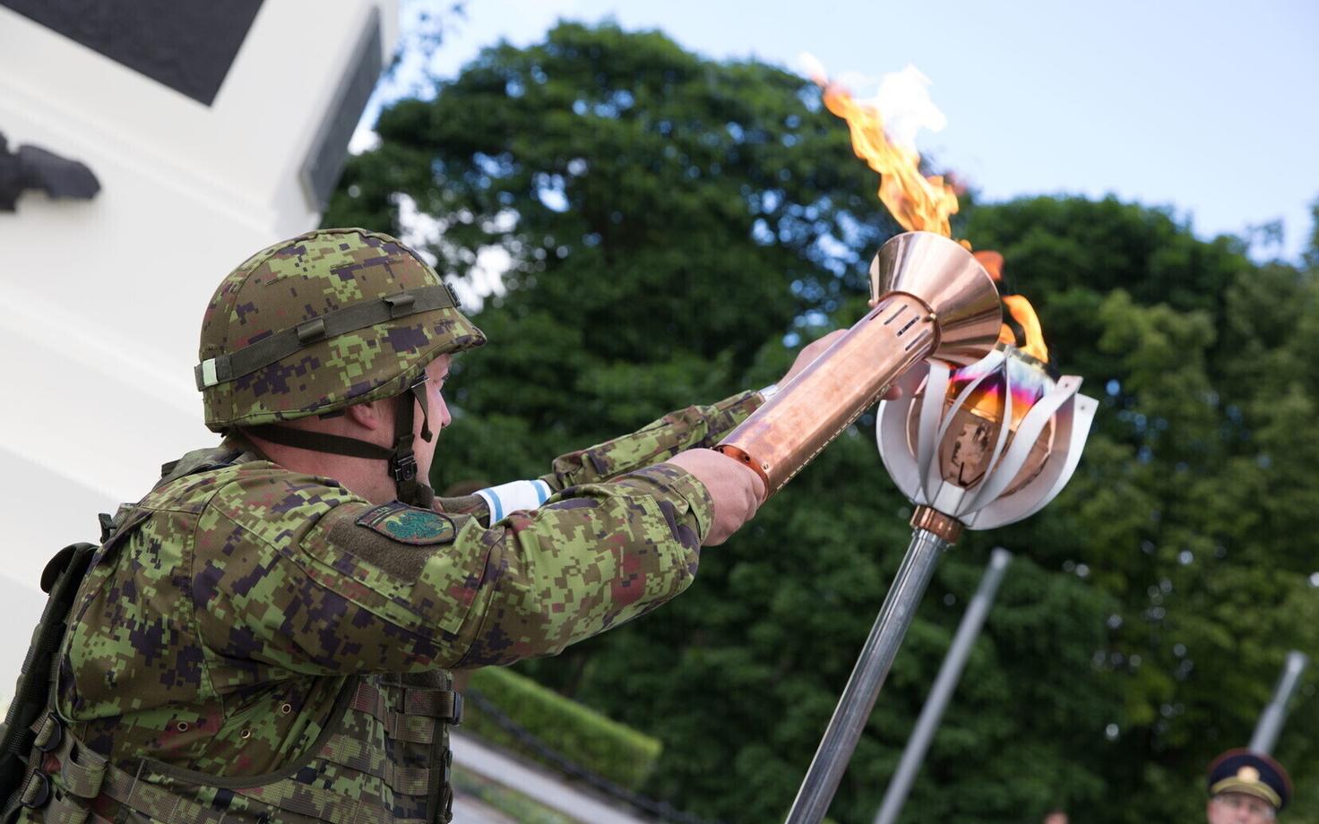 Võidutule süütamine jaanilaupäeva hommikul