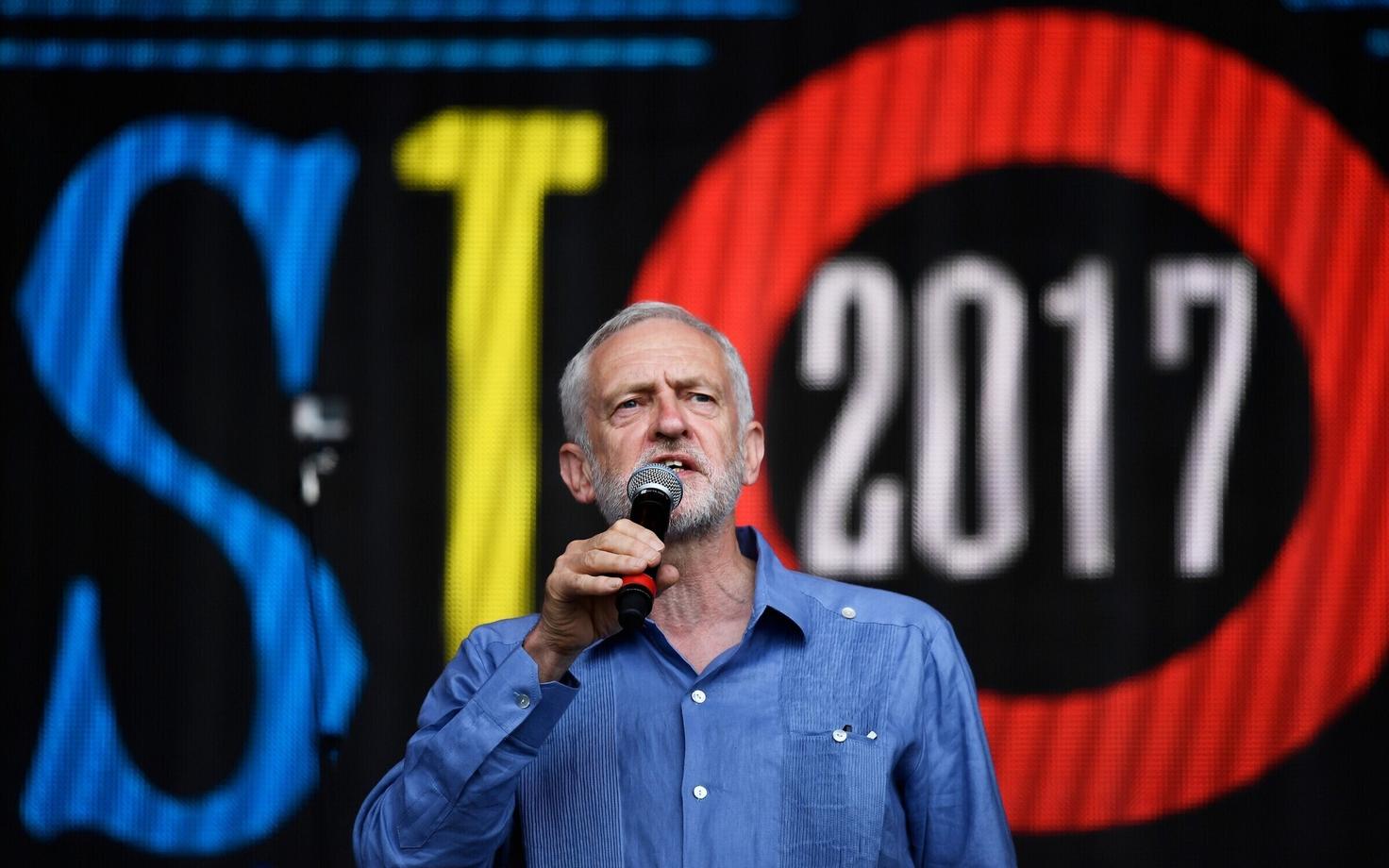 Leiboristide juht Jeremy Corbyn 24. juunil Glastonbury festivalil.