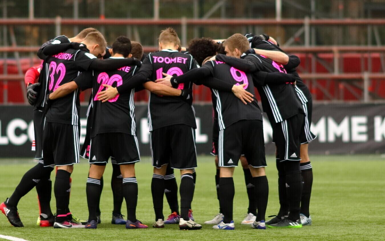 Футболисты