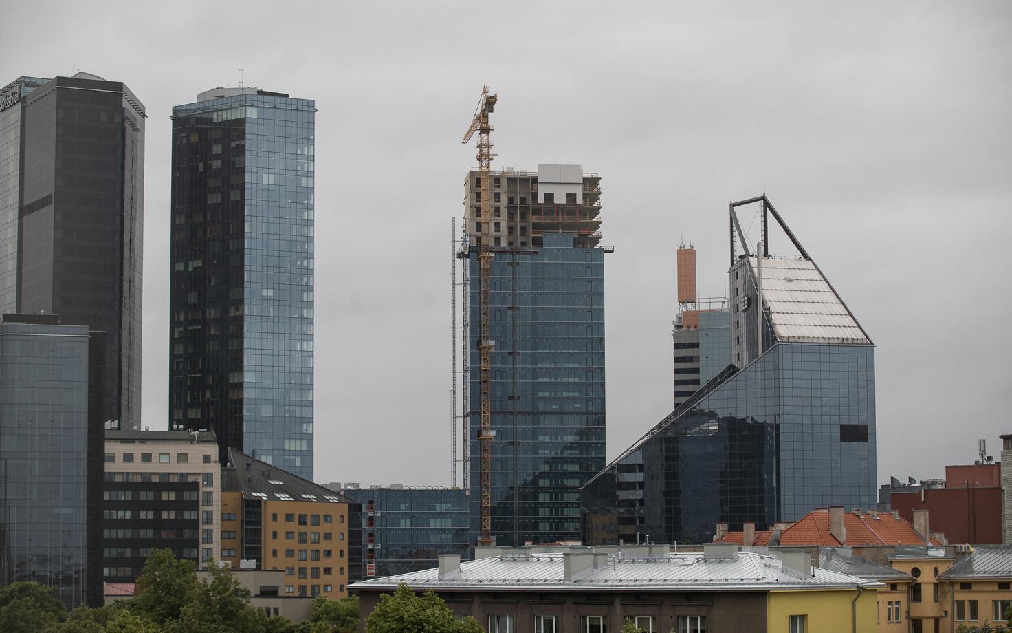 Строящийся небоскреб в квартале Маакри в Таллинне.