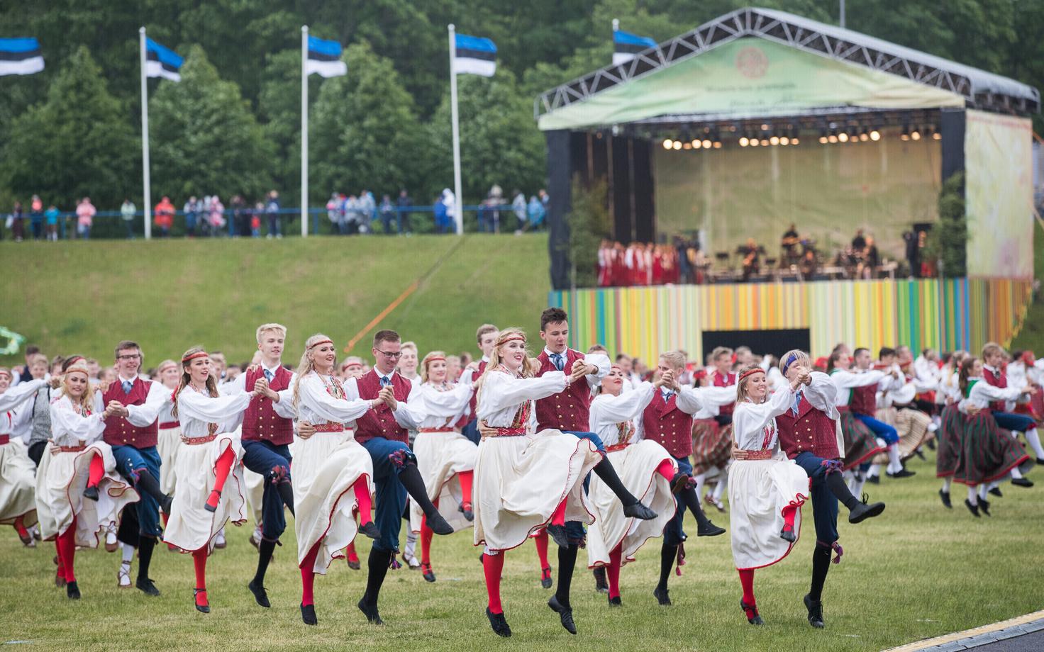 Праздник танца на стадионе