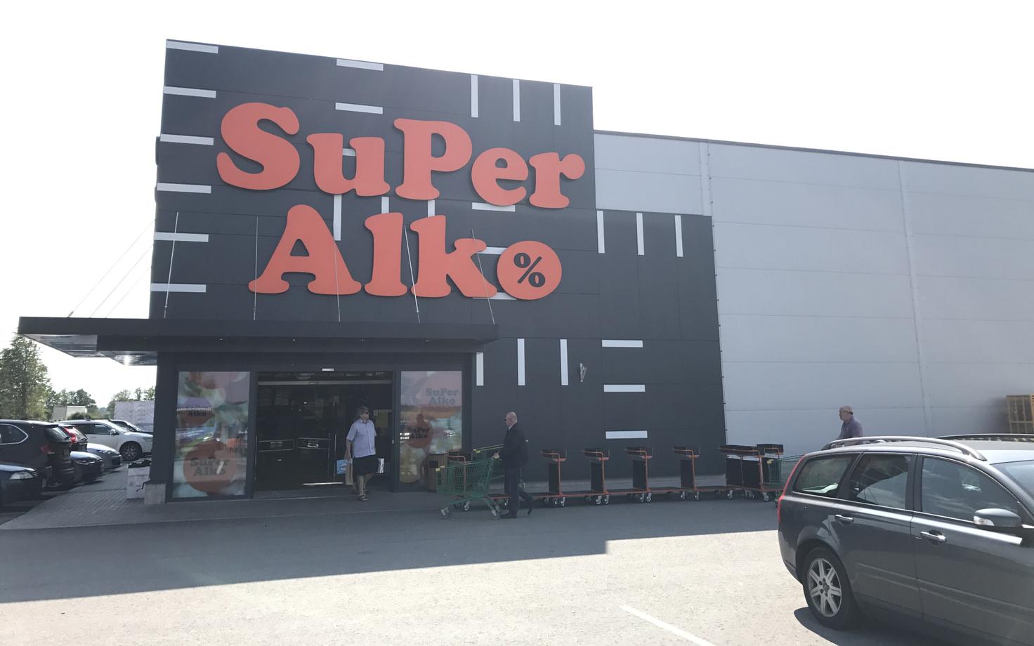 Super Alko kauplus Ainažis.