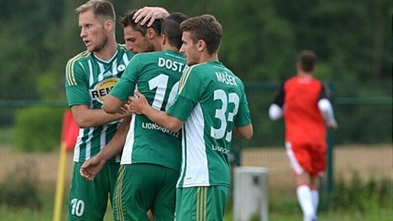 Тармо Кинк (слева) в контрольном матче за пражан.