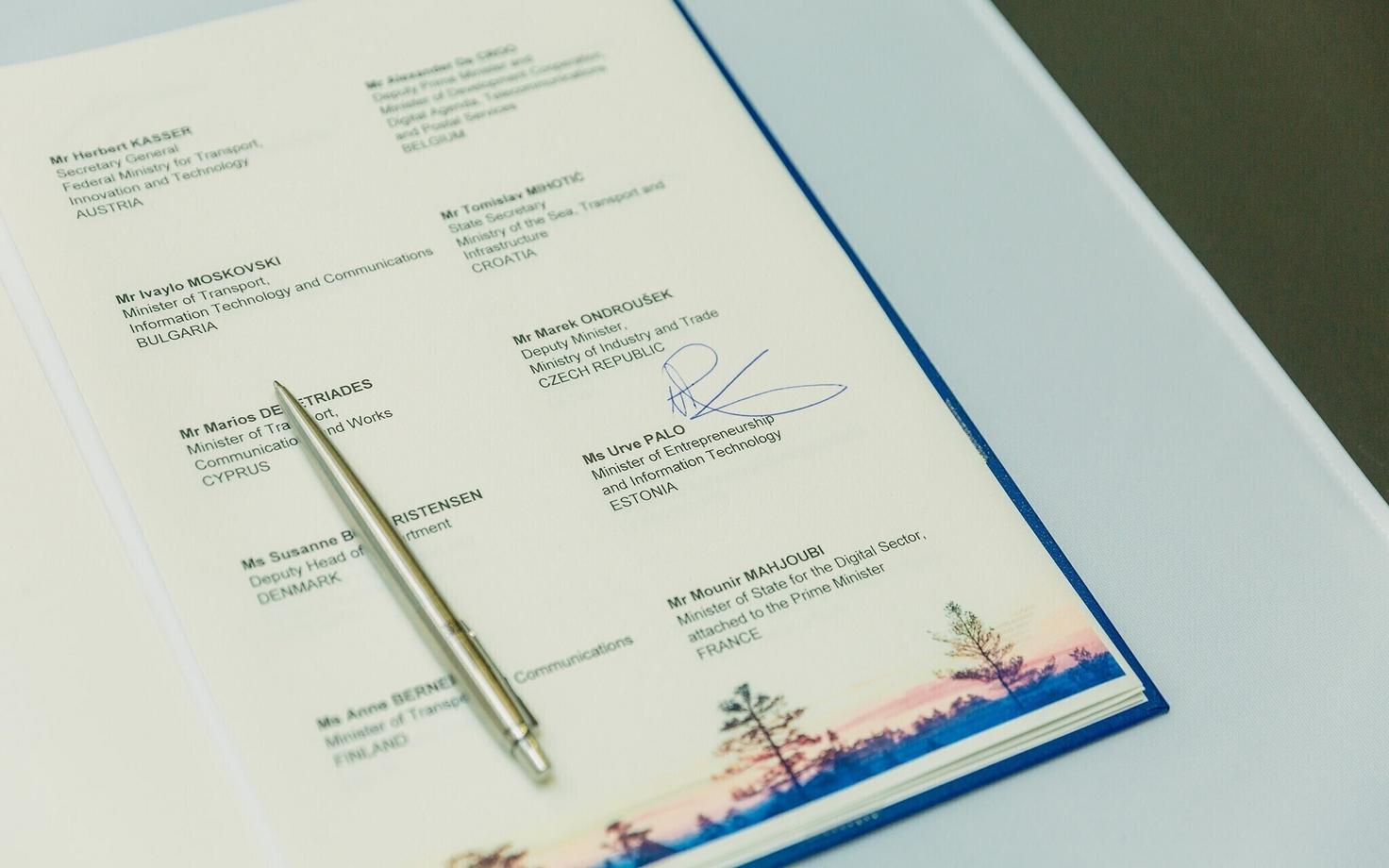 Декларацию о сети 5G подписали 28 министров телекоммуникаций стран-членов ЕС и Норвегия.