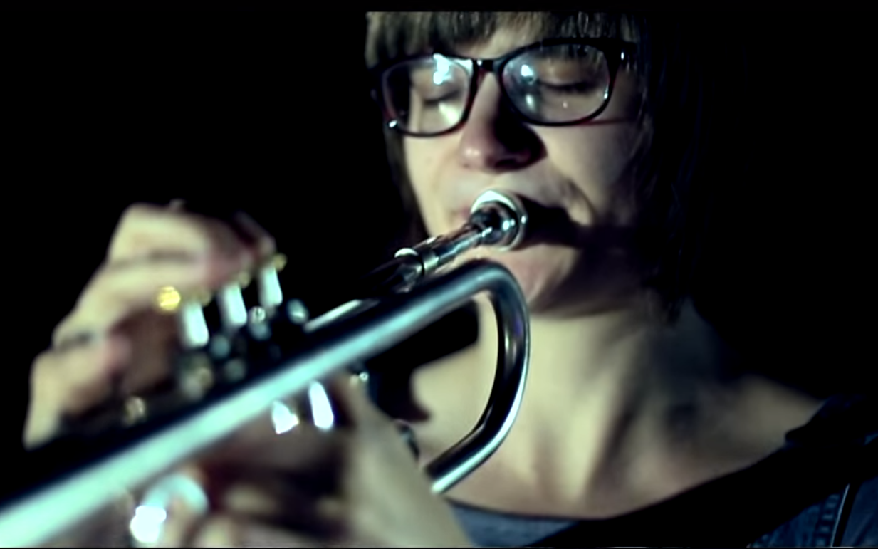 Ansamblit Dinosaur juhib trompetist Laura Jurd.