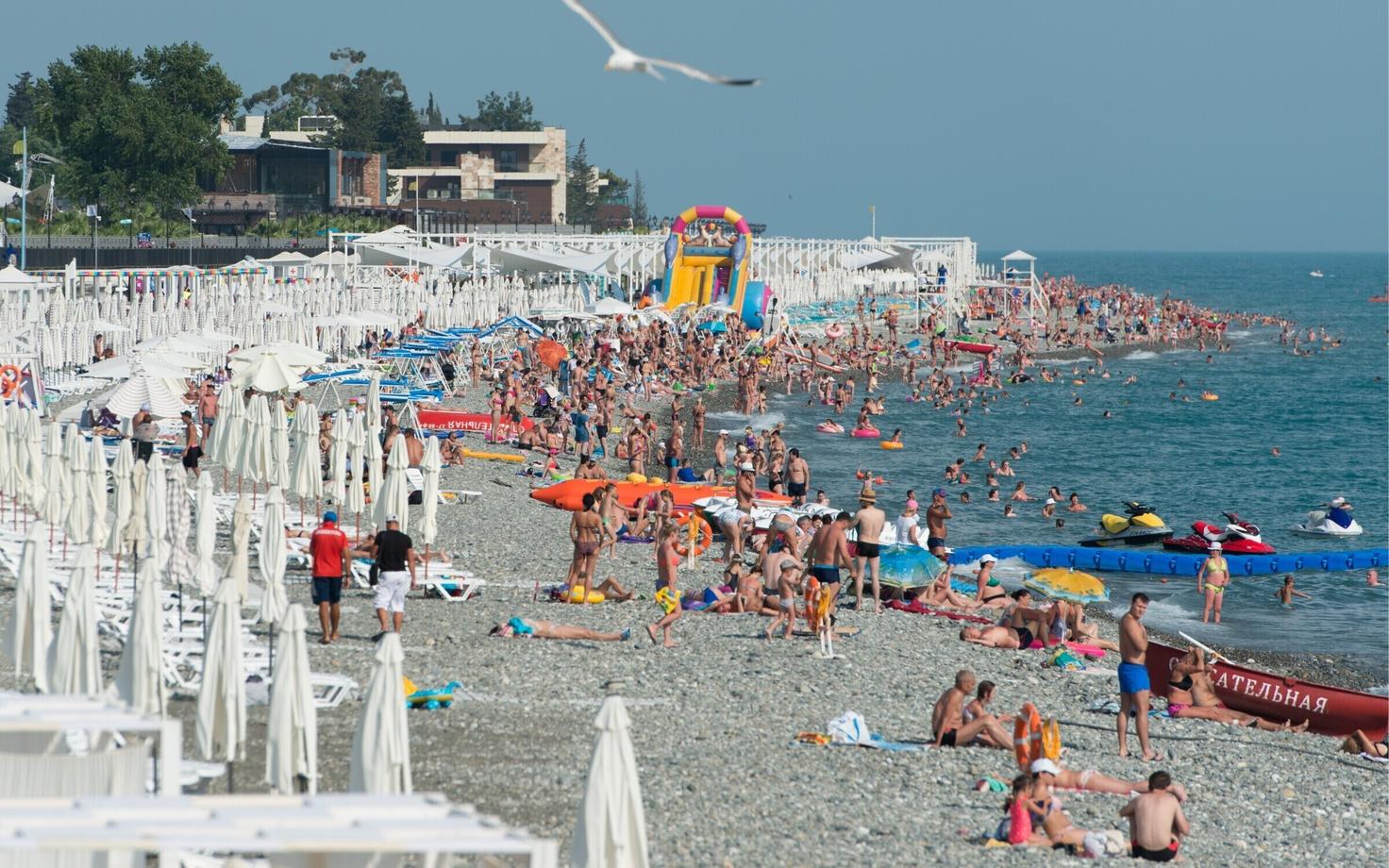 Пляж в Сочи.