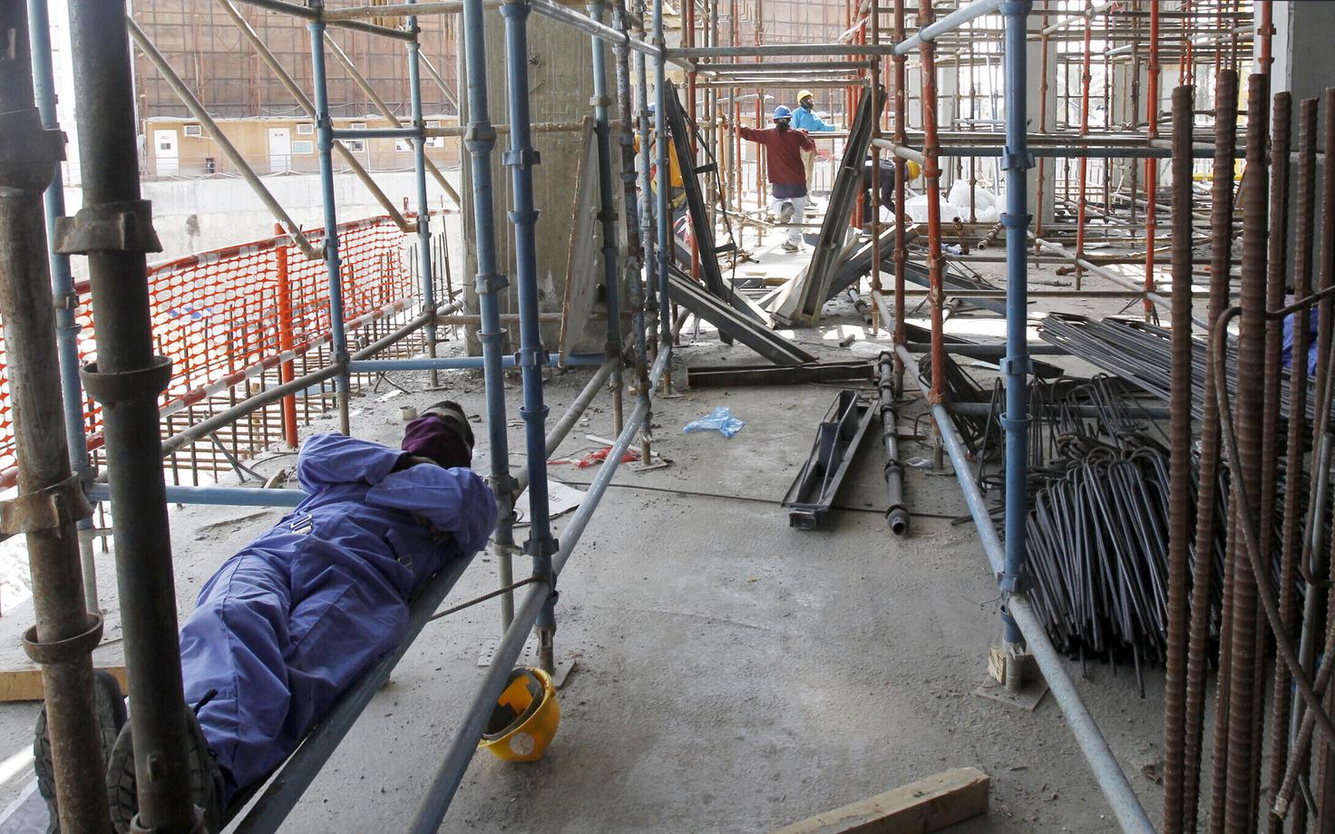 Гастарбайтер на стройке. Иллюстративное фото.