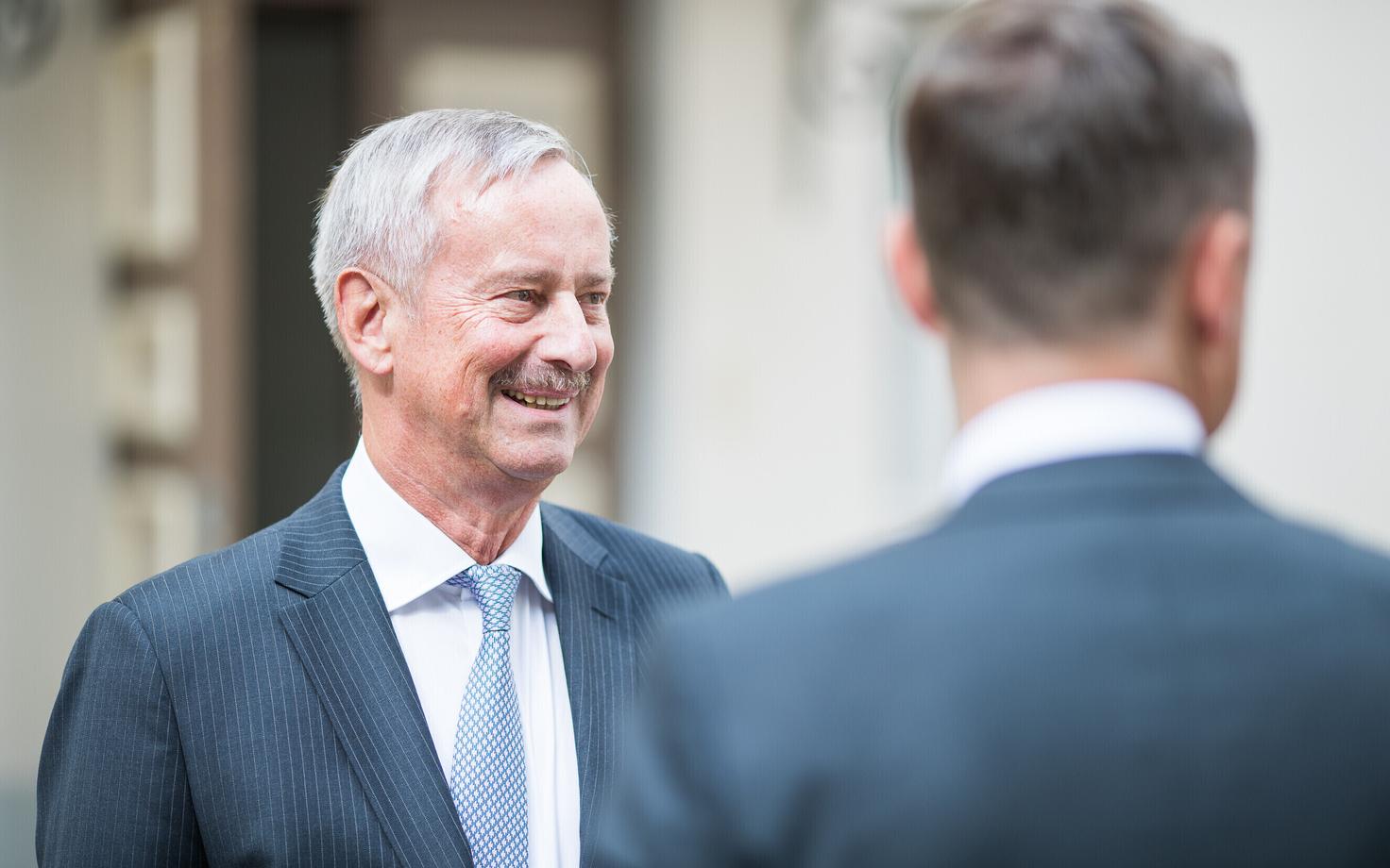 Peaminister Jüri Ratas avas ekspeaministritega Stenbocki majas fotoseina