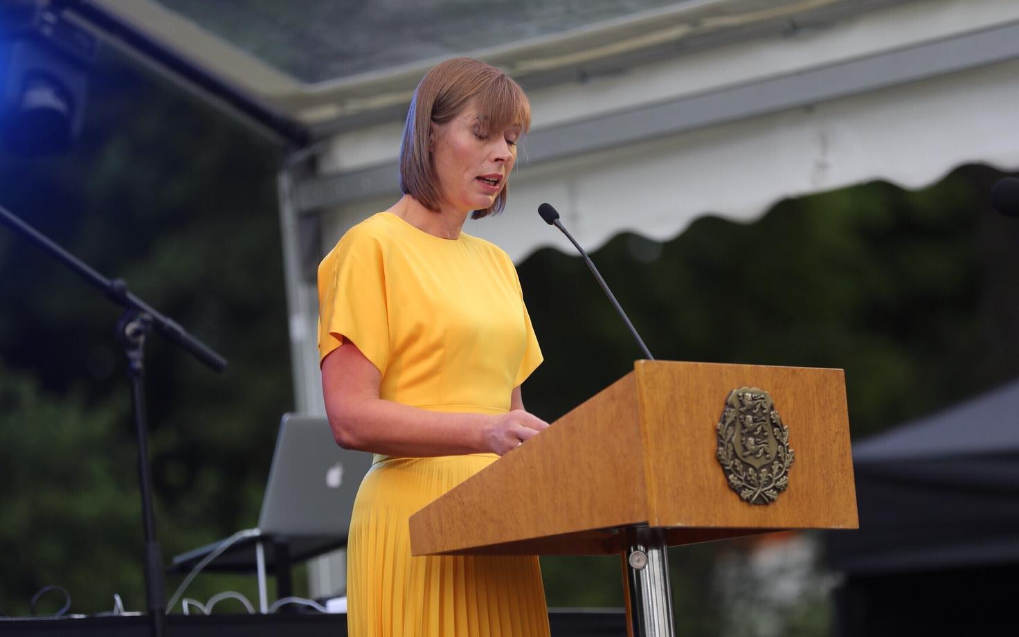 Керсти Кальюлайд в Розовом саду Кадриоргского дворца.