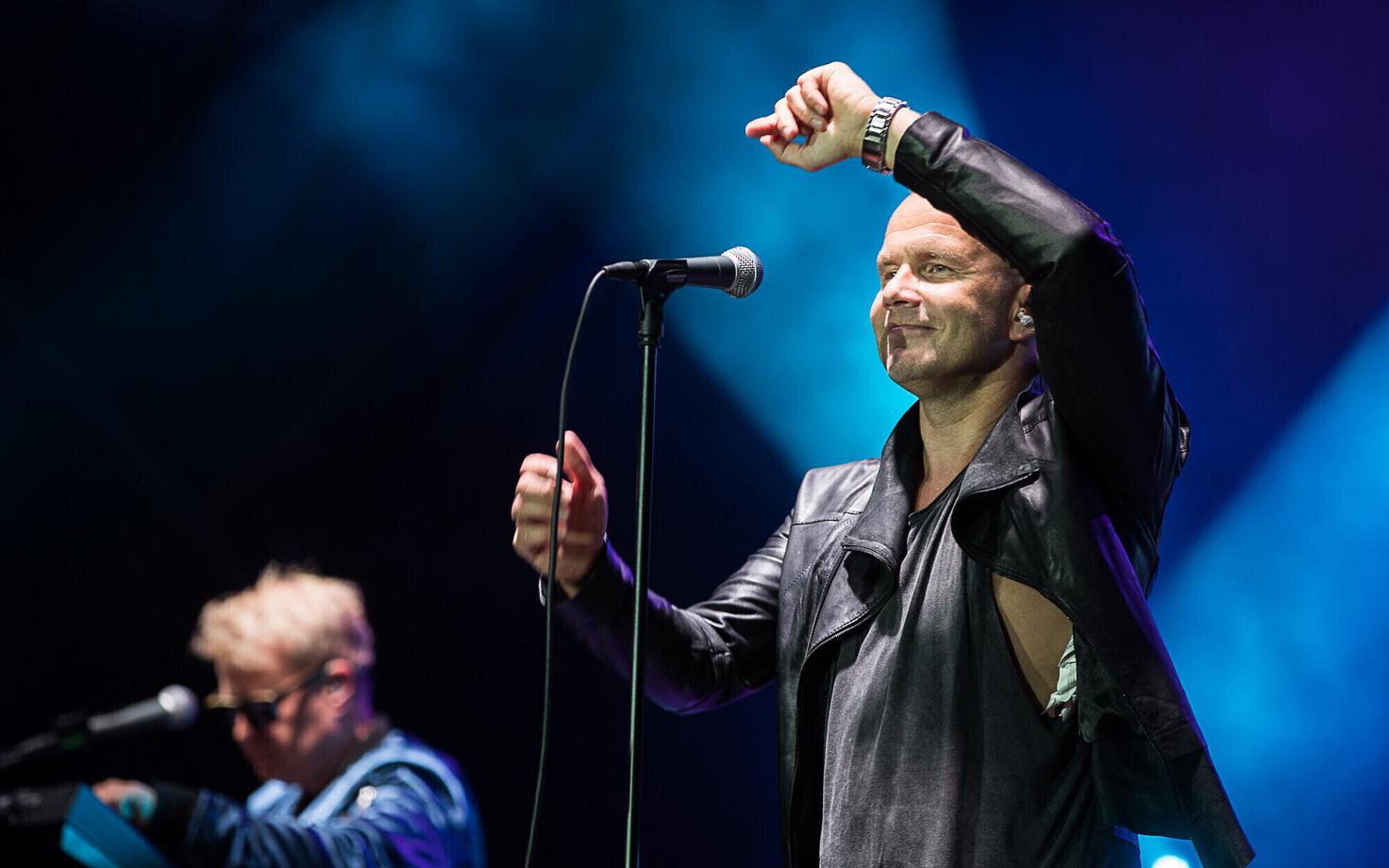 We Love The 90s festivali 1. päev, Black Velvet