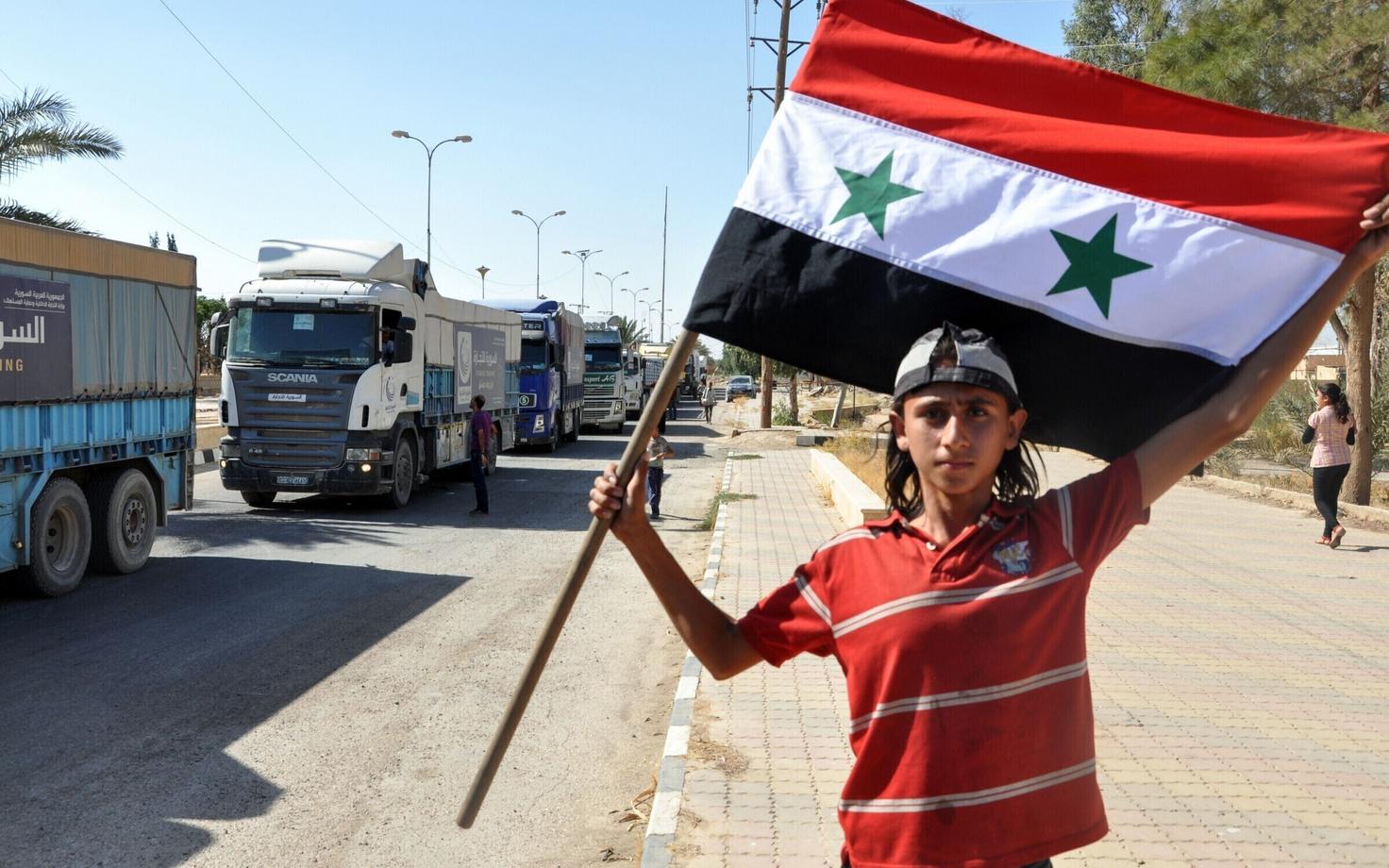 В Дейр-эз-Зор начали прибывать конвои с продовольствием после прорыва трехлетней блокады.