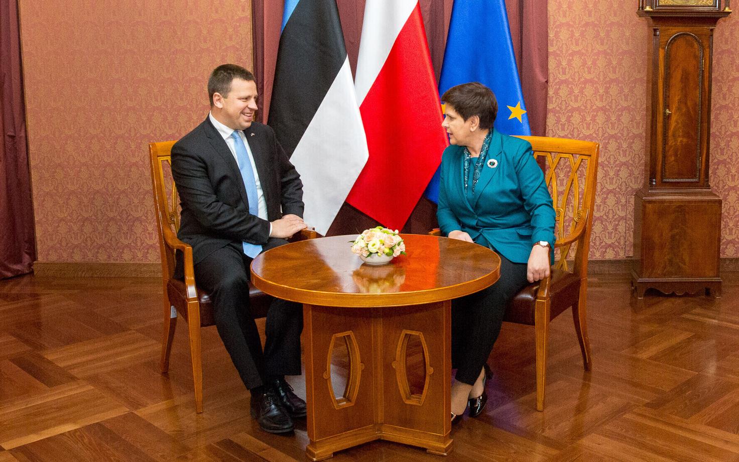 Prime Minister Jüri Ratas (Center) with Polish Prime Minister Beata Szydło in Warsaw on Tuesday. Sept. 19, 2017.