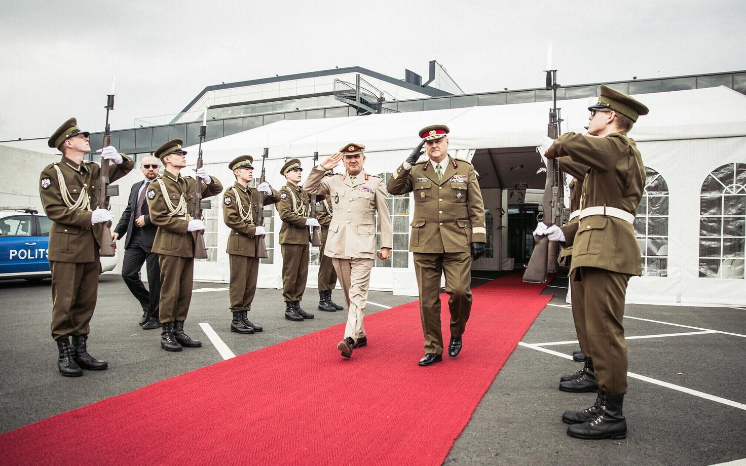 Заместитель главнокомандующего объединёнными силами НАТО в Европе генерал Джеймс Эверард в Эстонии.