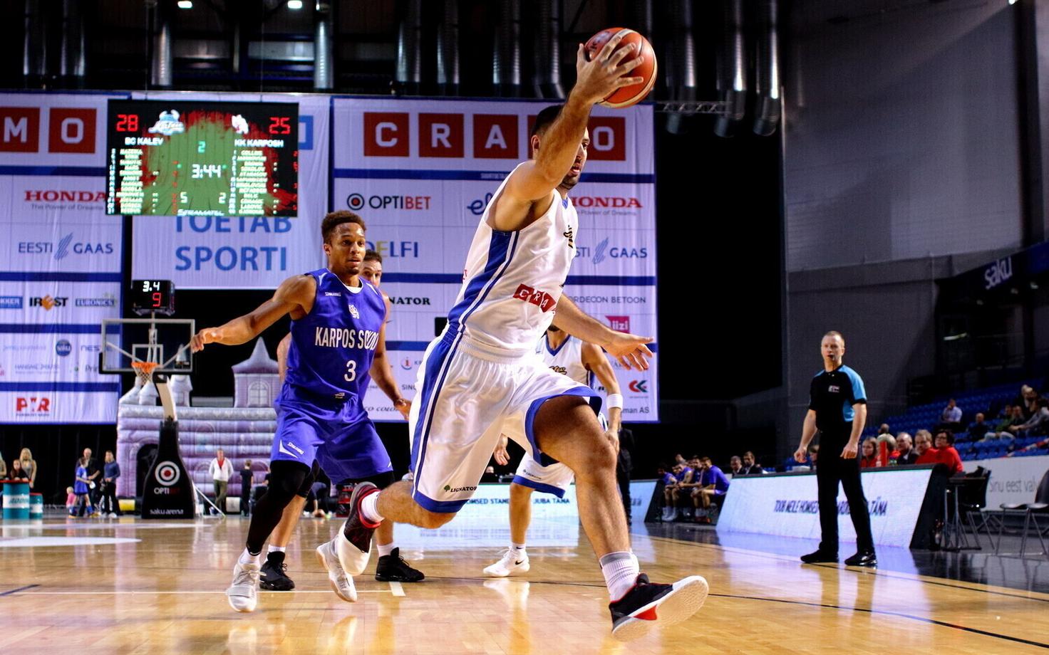 С мячом Боян Суботич.