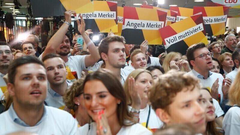 На выборах в Германии начинается подсчет голосов.