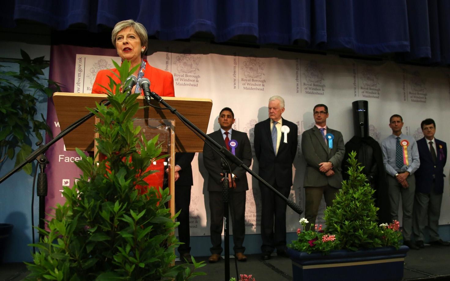 Theresa May Maidenheadi valimisringkonna tulemuste teatamisel 9. juunil.