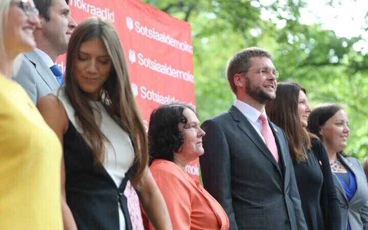 Анастасия Коваленко и Хельви Сяргава (в центре) усилили соцдемов.