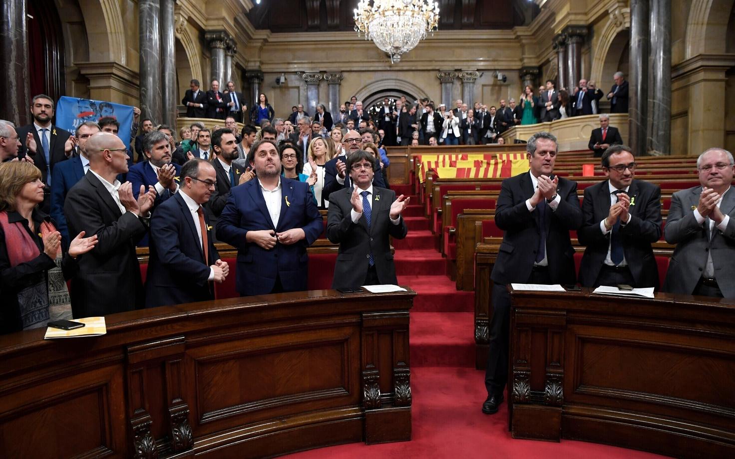 Парламент Каталонии провозгласил независимость 27 октября.