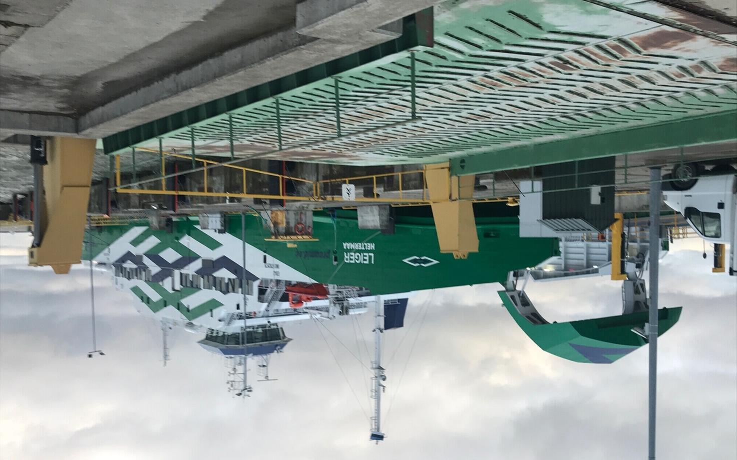 Паром Leiger в порту Рохукюла.