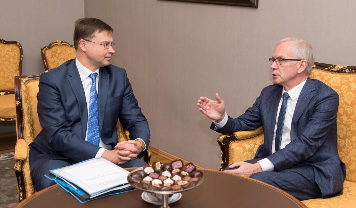 Valdis Dombrovskis ja Eiki Nestor ELi rahvusparlamentide poliitikute kohtumisel.