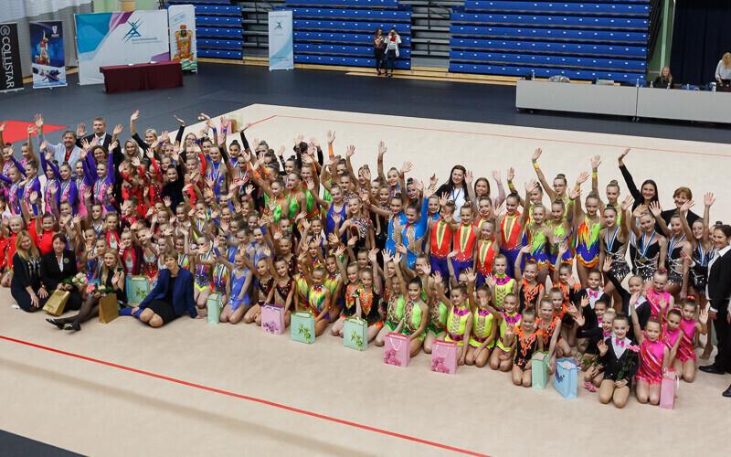 Гимнастки и президент Эстонии Керсти Кальюлайд