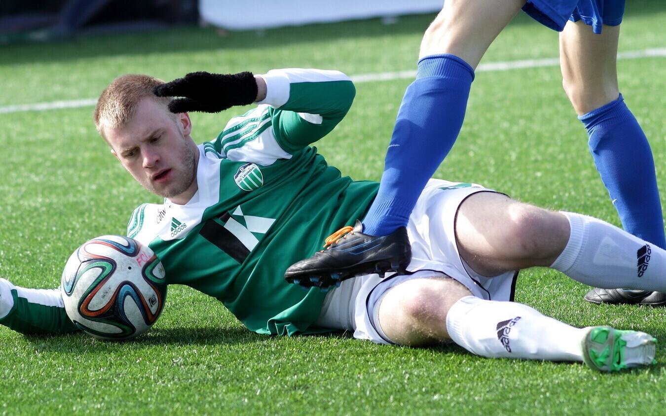 Максим Подхолюзин остается в