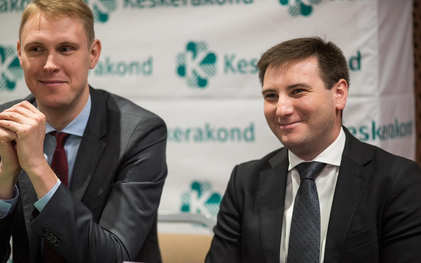 Владимир Свет (слева) и Раймонд Кальюлайд на представлении кандидатов в старейшины районов Таллинна.