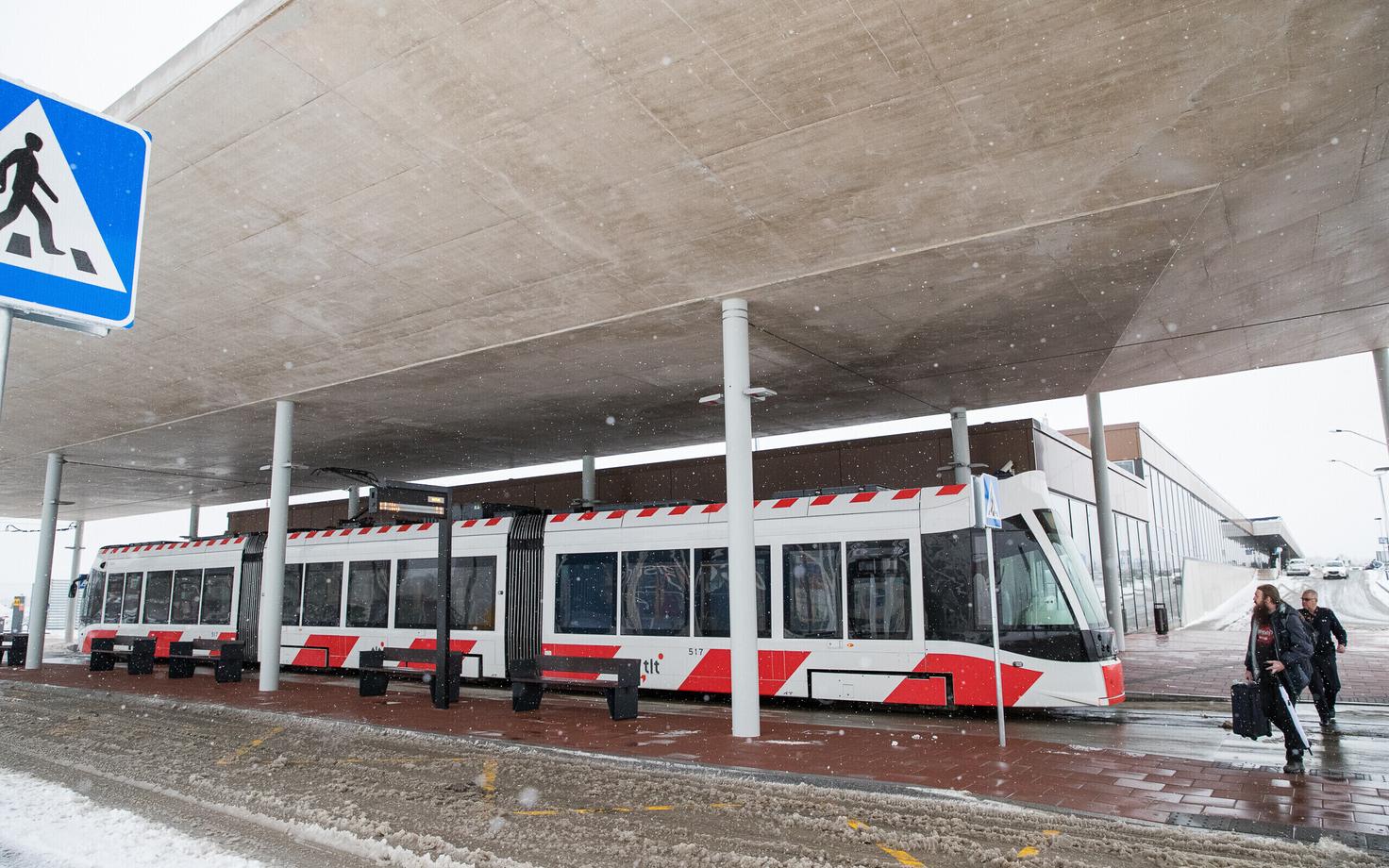 Tramm nr 4 Tallinna lennujaamas.