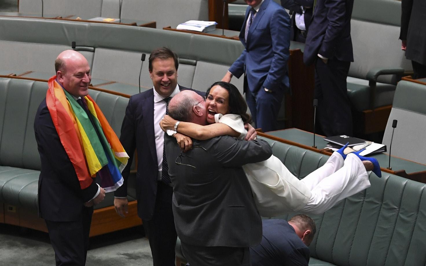 Seadusemuudatust toetanud rahvasaadikud Austraalia parlamendi alamkojas 7. detsembril.