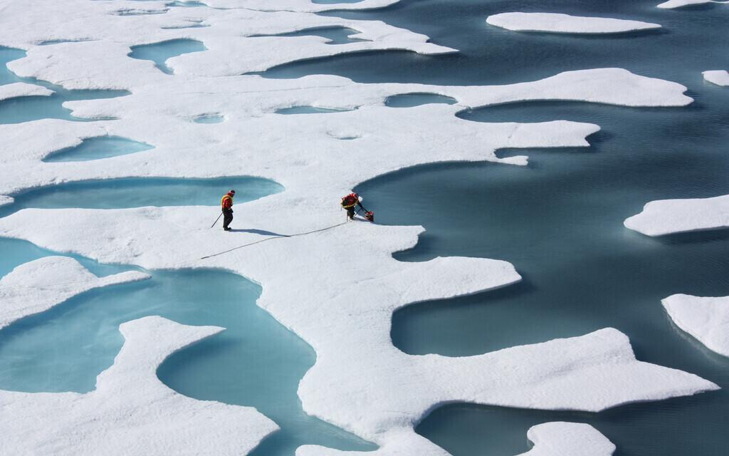 Merejääle tekkinud sulaveetiigid Põhja-Jäämeres.