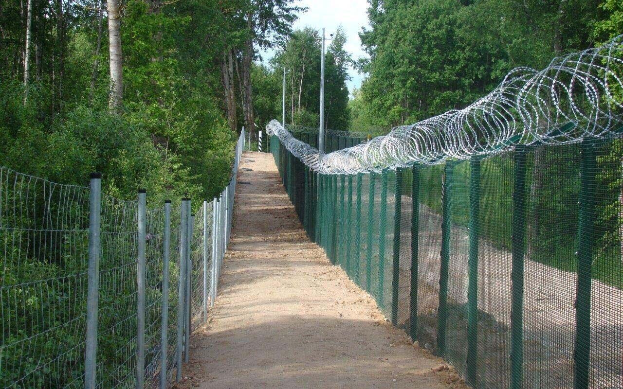 Тестовый участок ограждения на эстонско-российской границе.