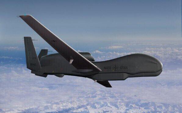 Global Hawki mehitamata lennuk.