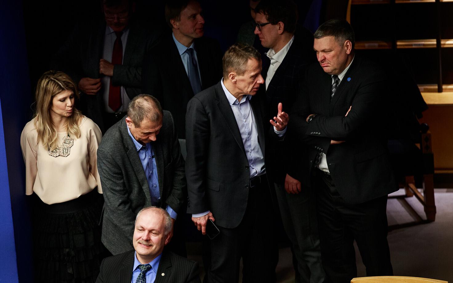 Saadikud riigikogu saalis Urmas Reinsalu umbusaldamise arutelu ajal.