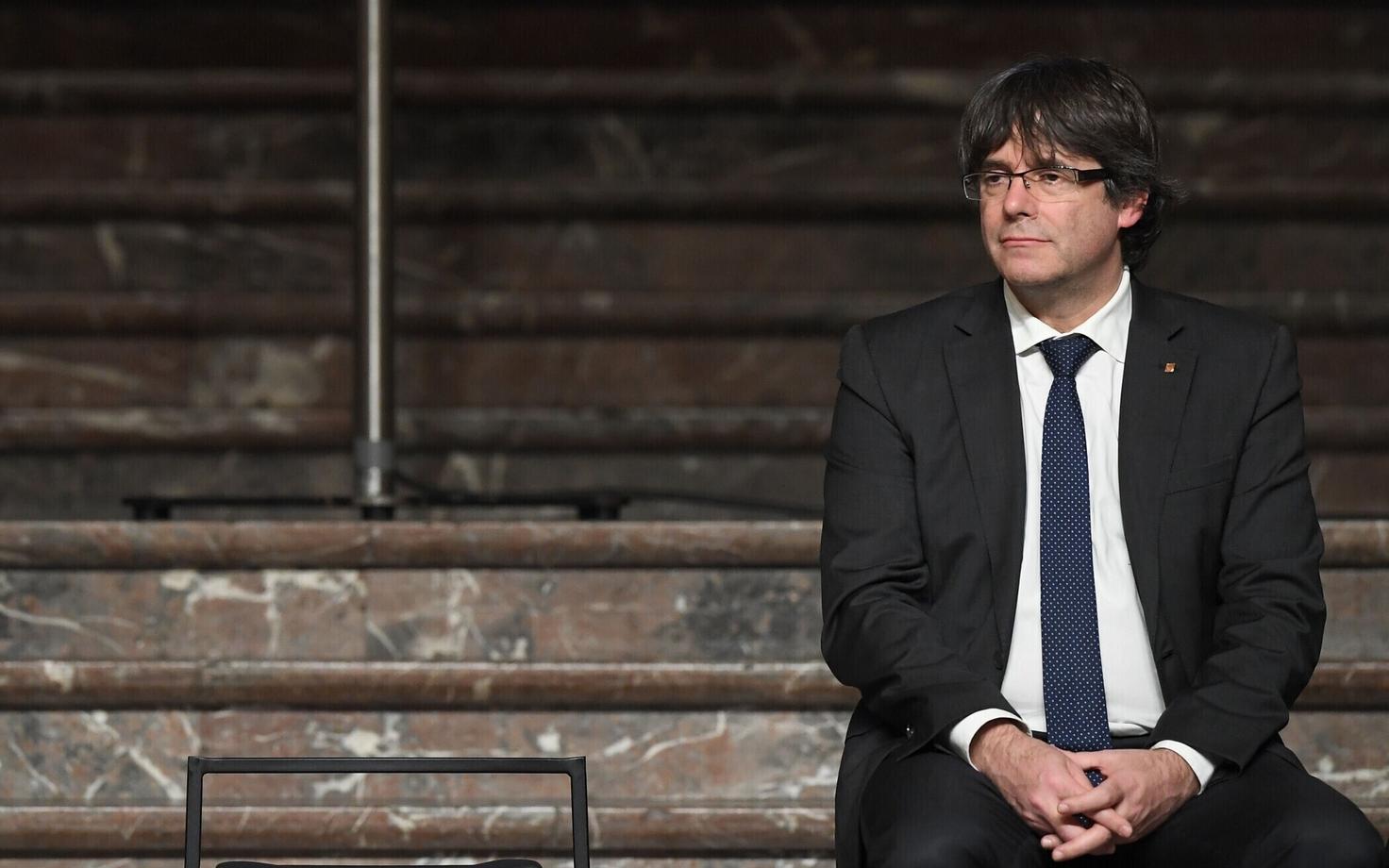 Испанская прокуратура обвиняет Карлеса Пучдемона в бунте, мятеже и растрате.