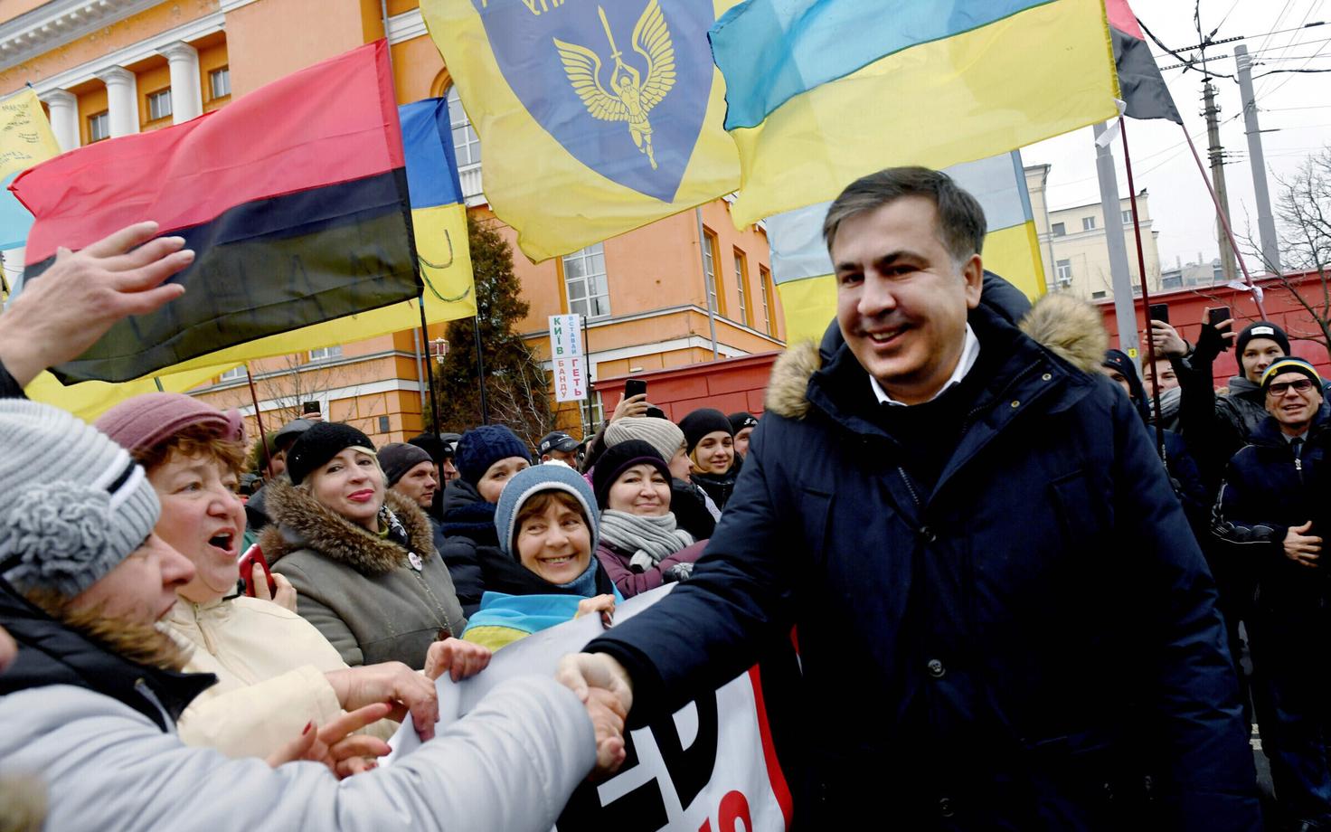 Mihheil Saakašvili 4. veebruaril Kiievis meeleavaldajatega kohtudes.